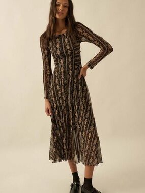 Floral Lace Long-Sleeve Midi Dress in Black and Tan